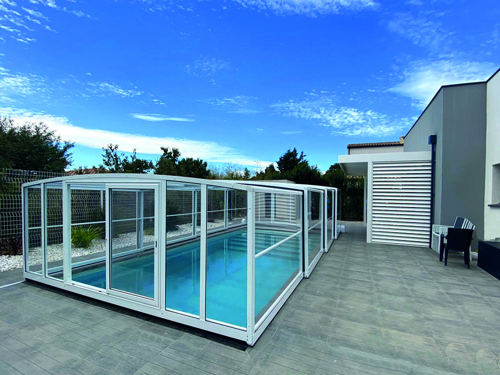 Instalación de cubiertas altas para piscina